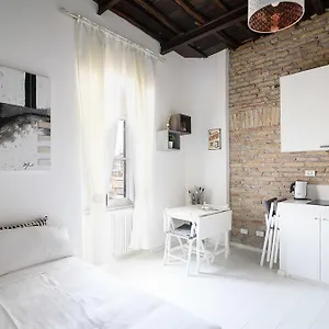 White Ostilia Appartamento Roma